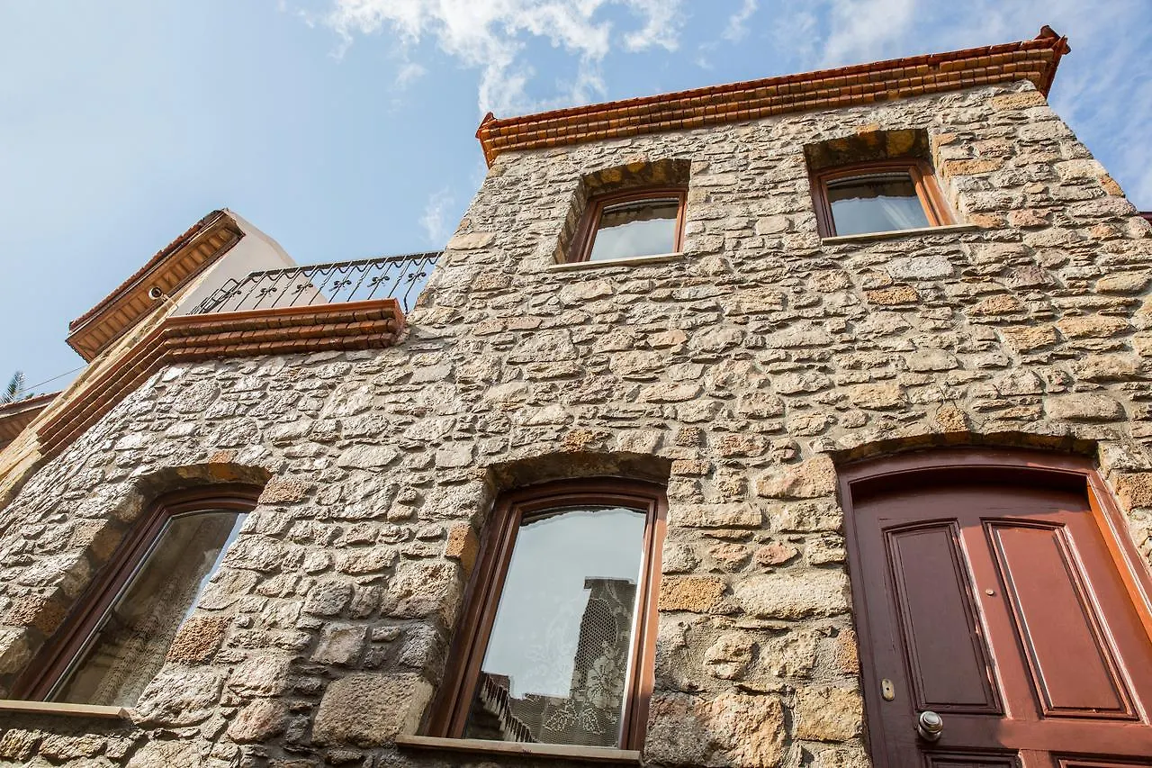 Two Stone Homes Metis contacts